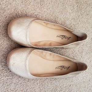 Brand new Lucky Brand gold flats